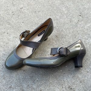 Alex Marie green and gray heels